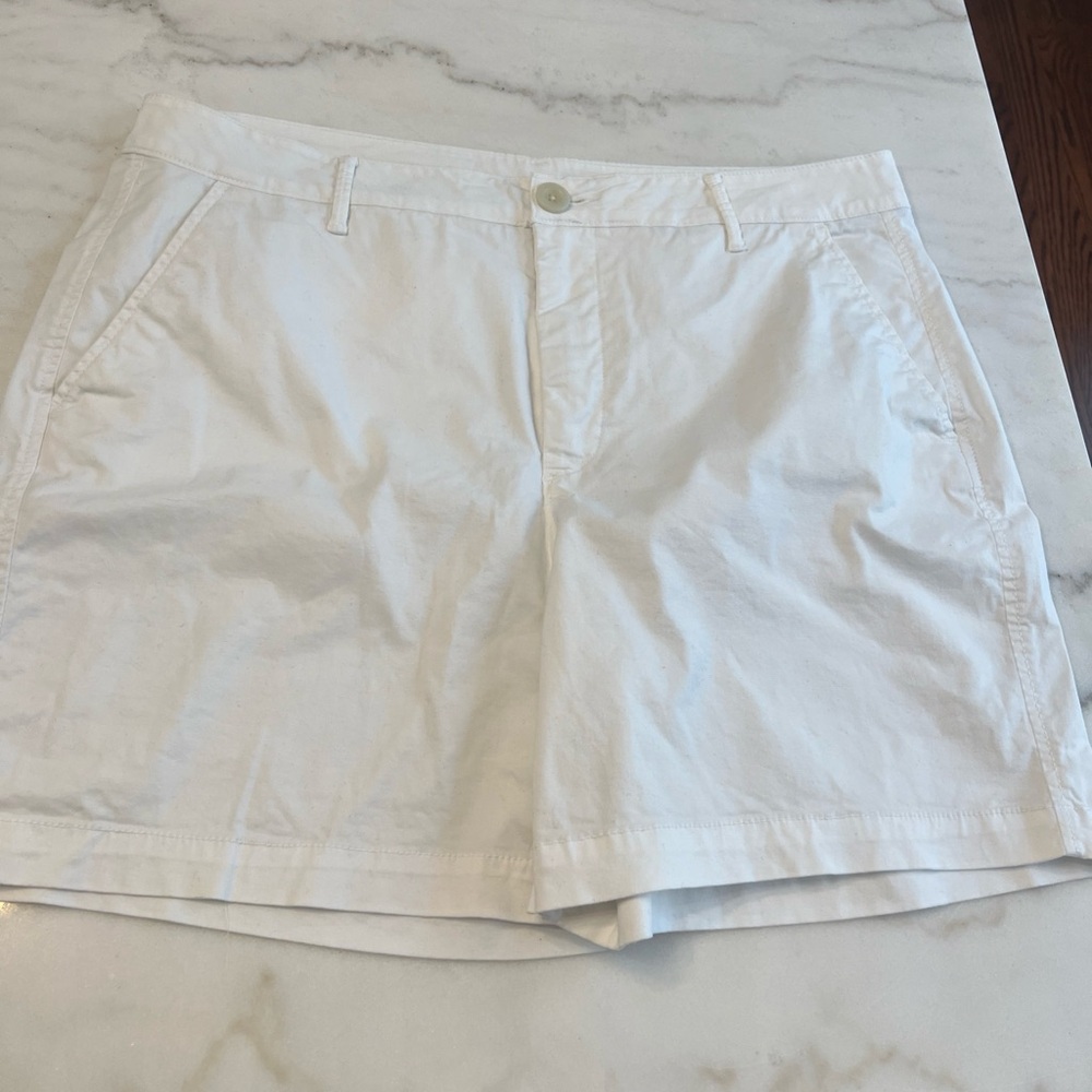 Croft Barrow Shorts Womens 14 White Flat Front Chino Cotton Blend Inseam 6"
